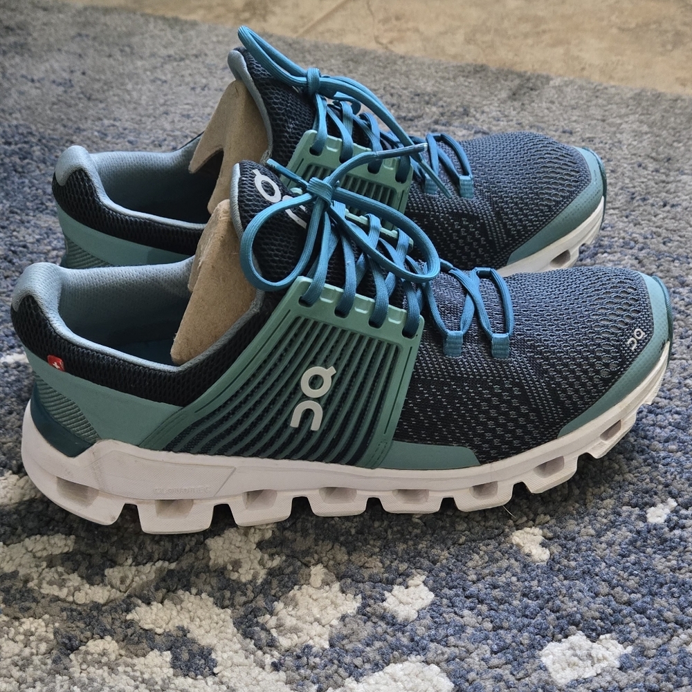 On Cloudswift Blue Running Shoes Size 7 Women's  Sneakers in Navy and Aqua